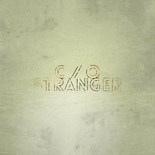 把我留在尘土中